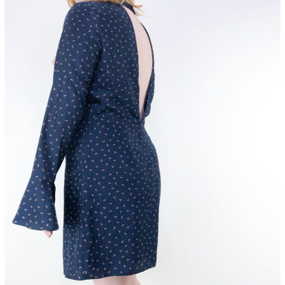 JOA J.O.A REVOLVE Bell Sleeve Open Back Dress Navy Geometric sz Small - Picture 3 of 13